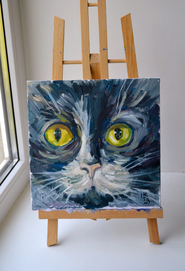 Original painting of a black tuxedo cat by Lada Kholosho. One-of-a-kind oil artwork on canvas board (25x25 cm) with bold brushstrokes and vivid yellow eyes. One-of-a-kind artwork shipped worldwide directly from the artist.
