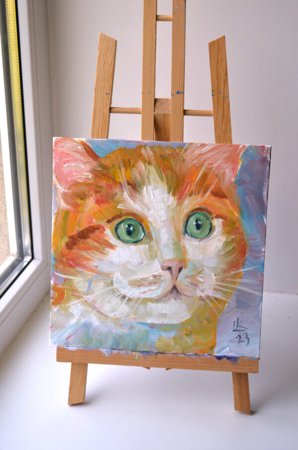 Original oil painting of a calico cat by Lada Kholosho. One-of-a-kind 25x25 cm artwork on canvas board, signed and includes a certificate of authenticity. Unframed, 2023.