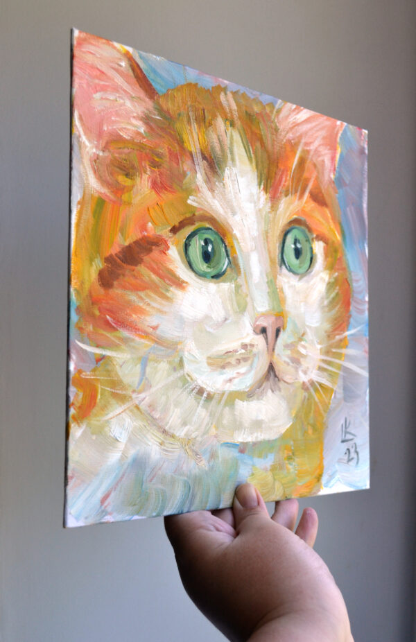 Original oil painting of a calico cat by Lada Kholosho. One-of-a-kind 25x25 cm artwork on canvas board, signed and includes a certificate of authenticity. Unframed, 2023.